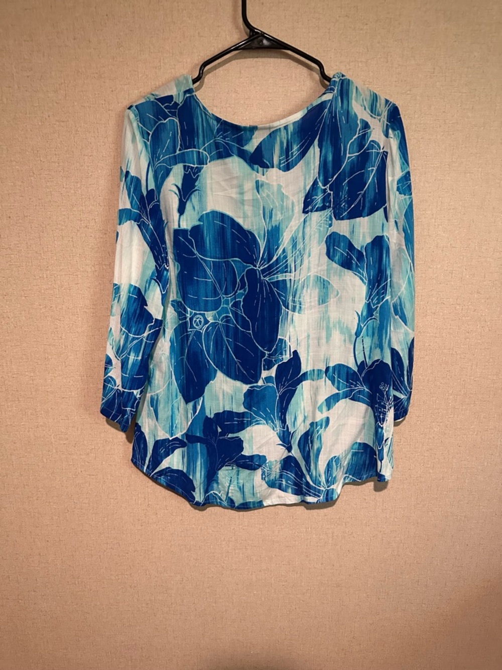 Chico’s Medium Blue Floral V-Neck 3/4 Sleeve Pullover Top Spring Vacation - Picture 5 of 6